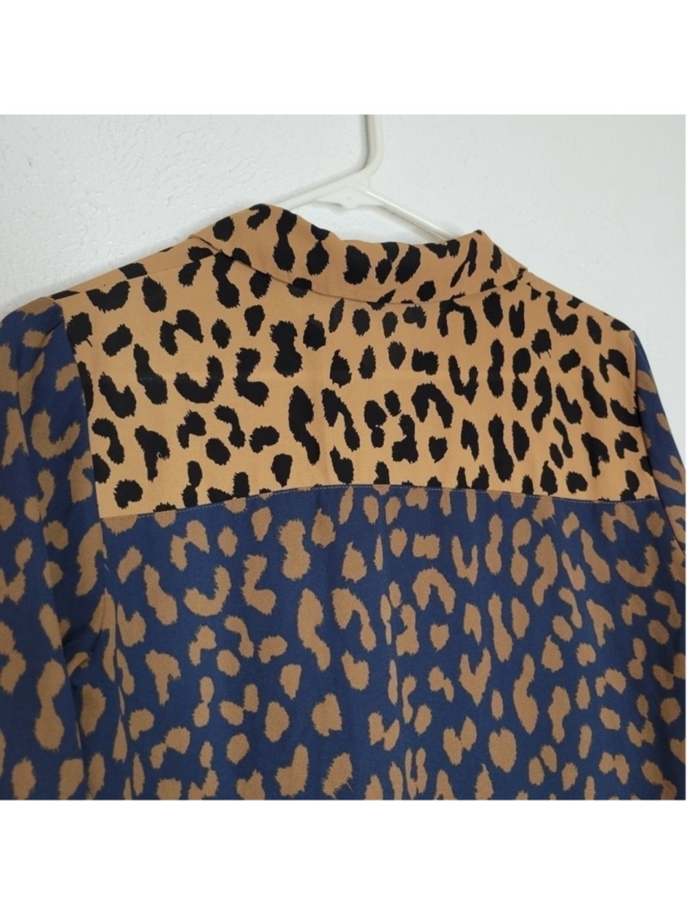SALE 4/$30 Venus Leopard Print Button Down Blouse Navy Blue Tan Women's Size 4 - Picture 10 of 11